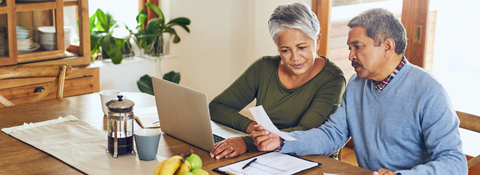 couple at laptop going over annuity benefits